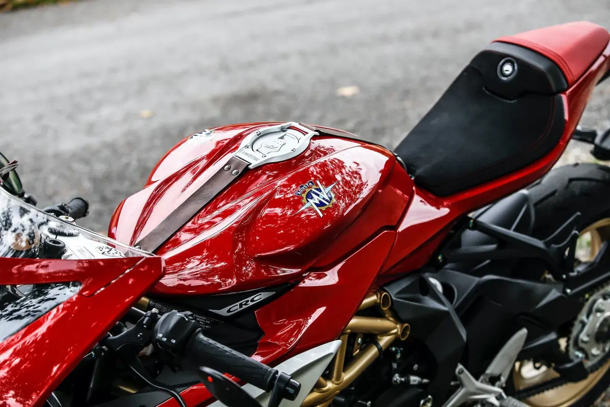 MV Agusta Superveloce 800 test. Paradosso temporale (18)