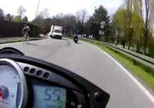 Moto vs scooter: il sorpasso c’è, ma la curva bisogna farla... [VIDEO VIRALE]