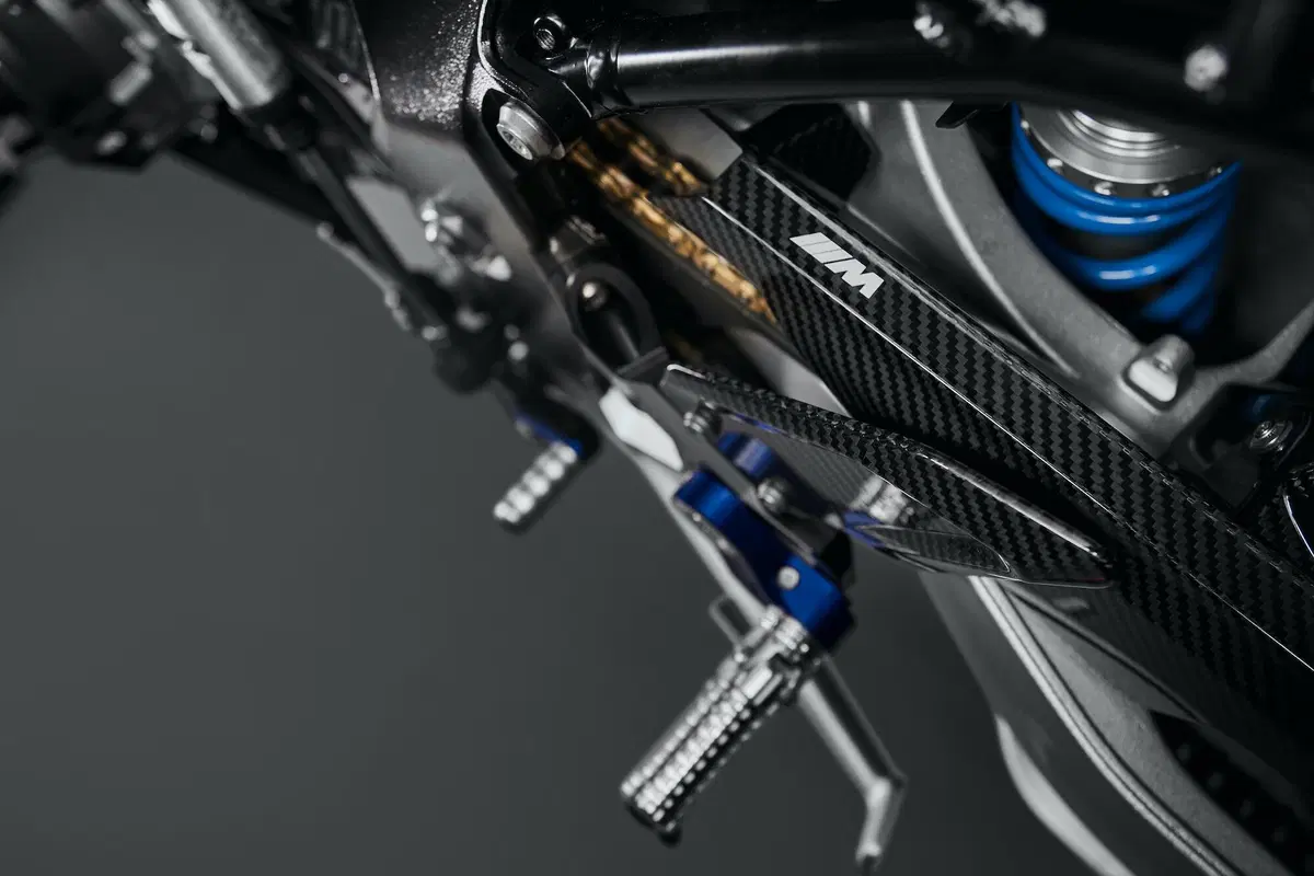 Nuova BMW M1000RR: 212 cavalli, 196 kg e aerodinamica da GP