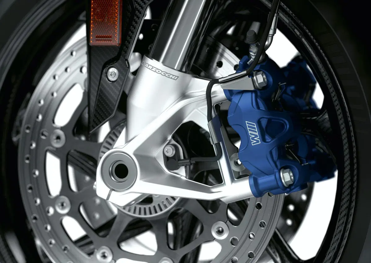 Nuova BMW M1000RR: 212 cavalli, 196 kg e aerodinamica da GP (2)