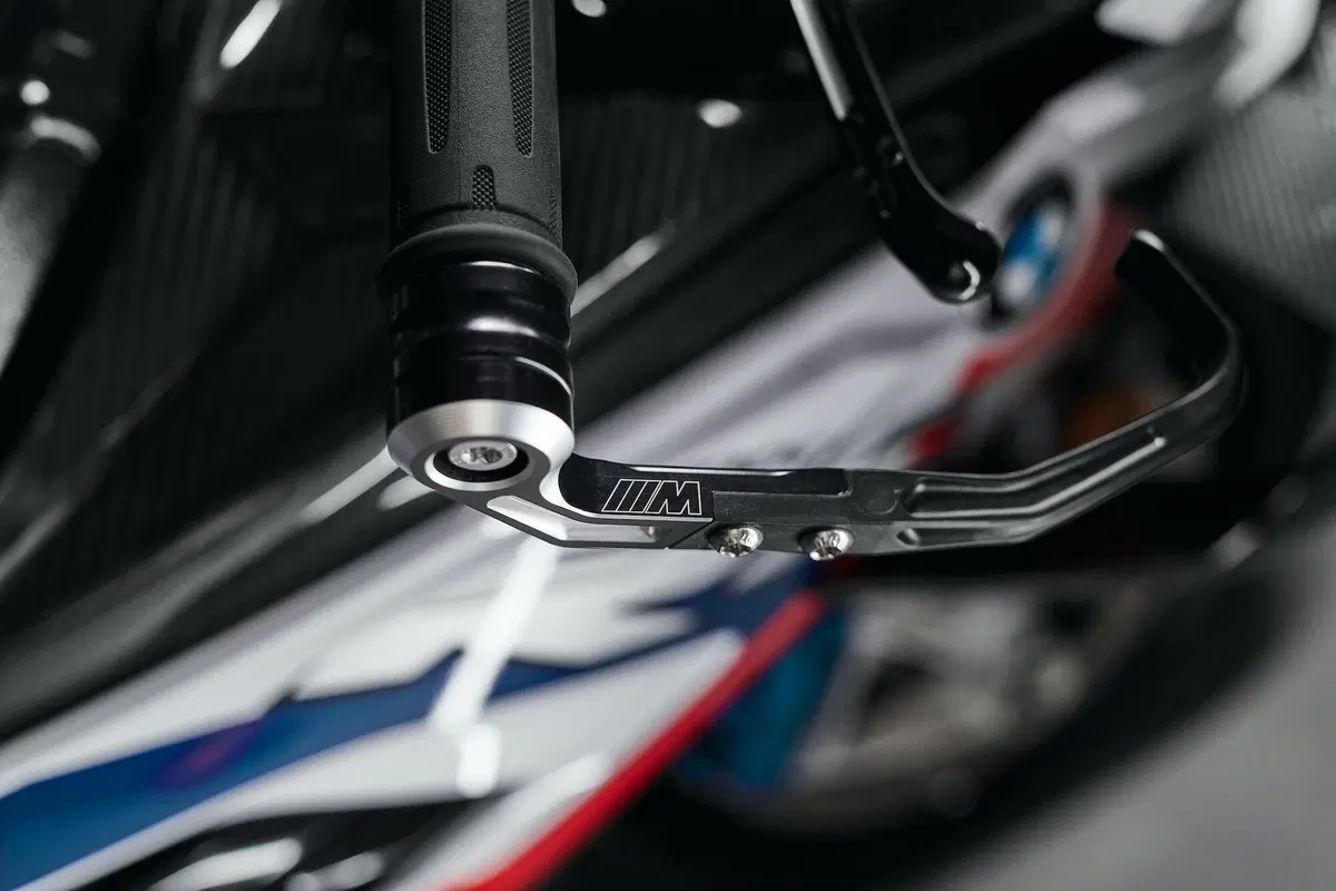 Nuova BMW M1000RR: 212 cavalli, 196 kg e aerodinamica da GP (3)