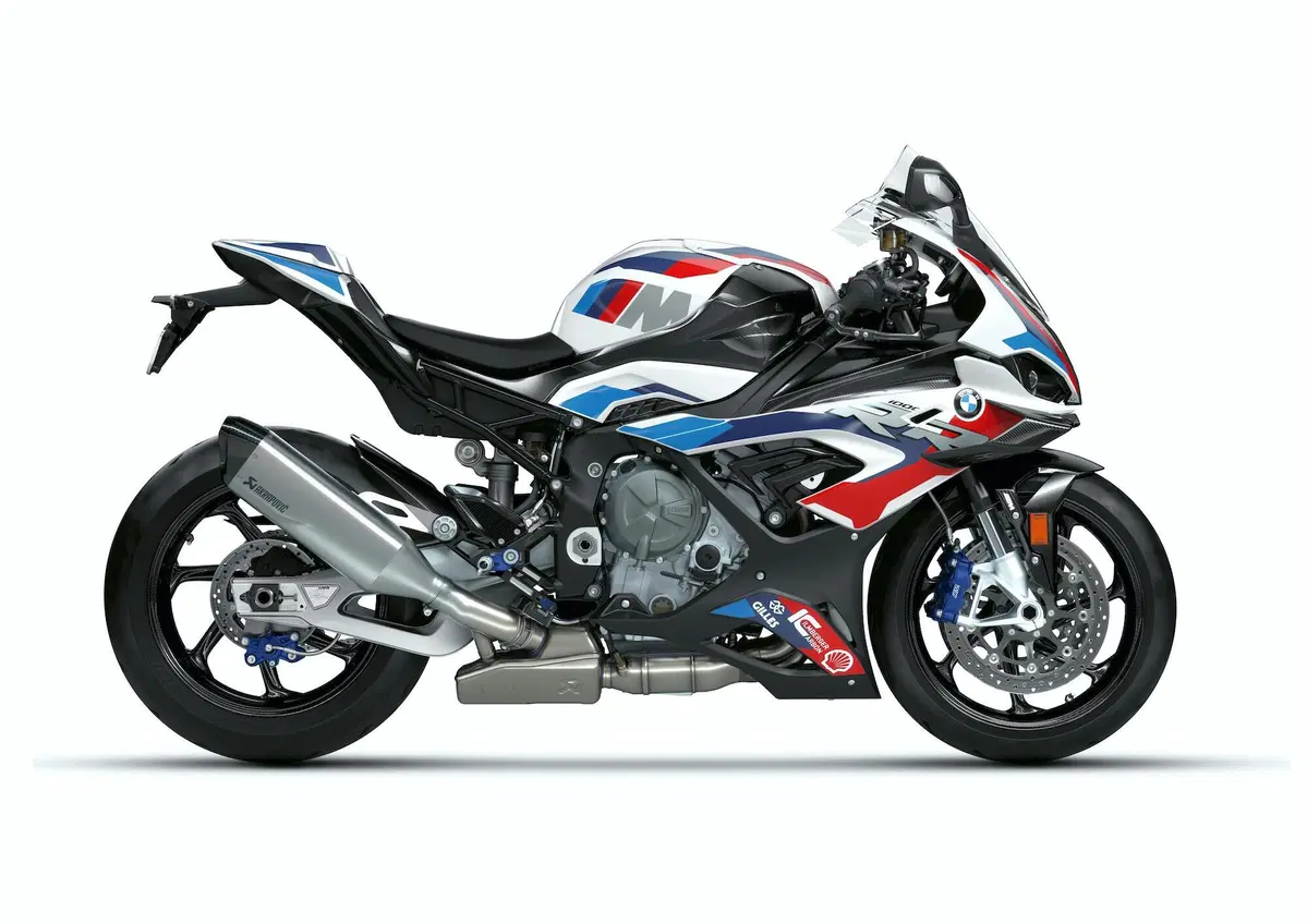 Nuova BMW M1000RR: 212 cavalli, 196 kg e aerodinamica da GP (2)