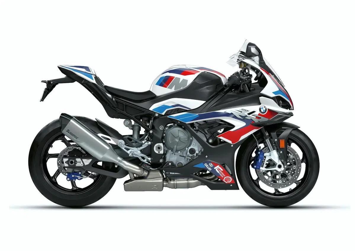 Nuova BMW M1000RR: 212 cavalli, 196 kg e aerodinamica da GP