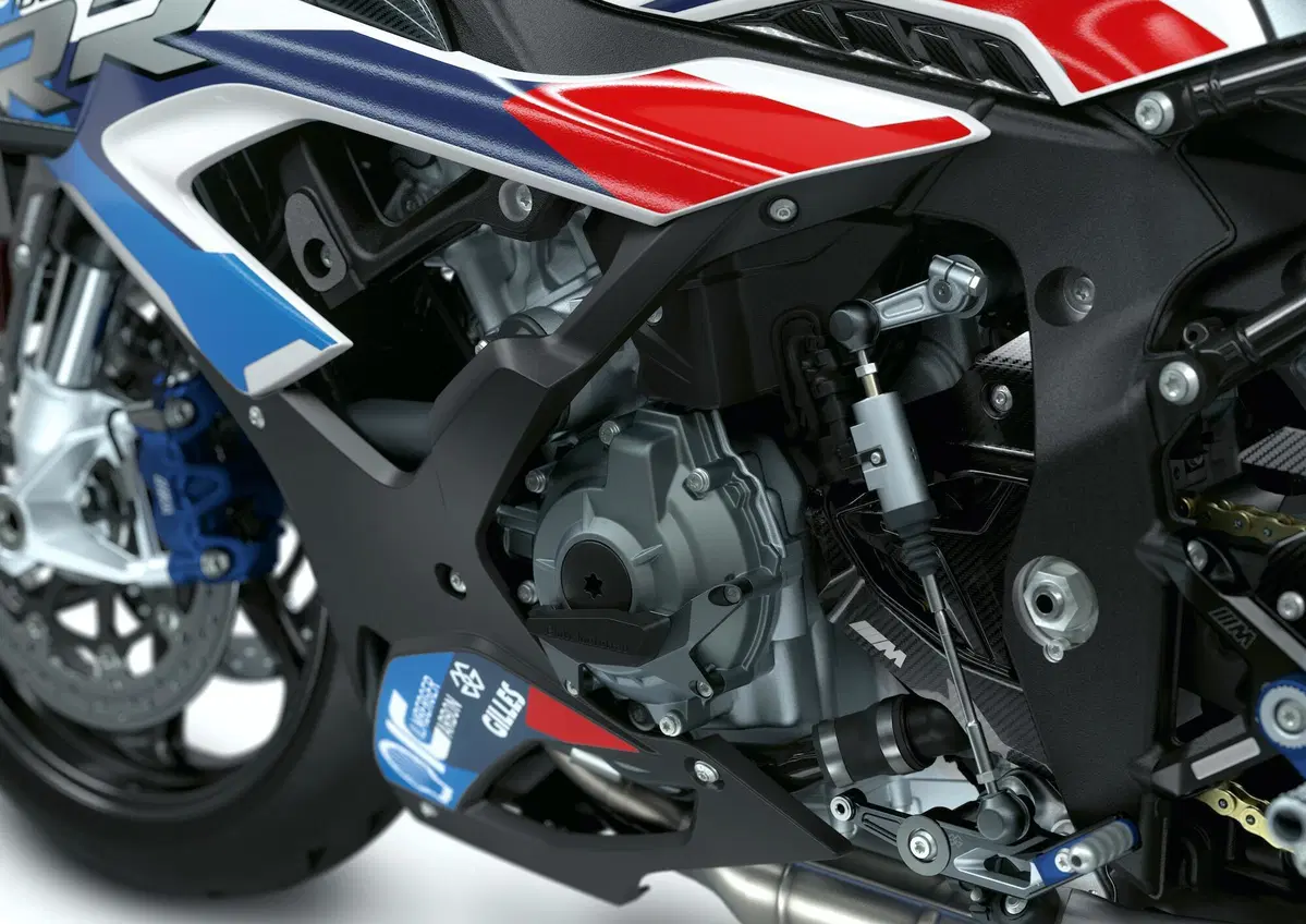 Nuova BMW M1000RR: 212 cavalli, 196 kg e aerodinamica da GP (7)