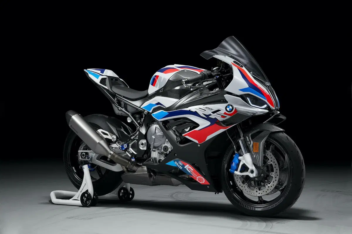 Nuova BMW M1000RR: 212 cavalli, 196 kg e aerodinamica da GP (6)