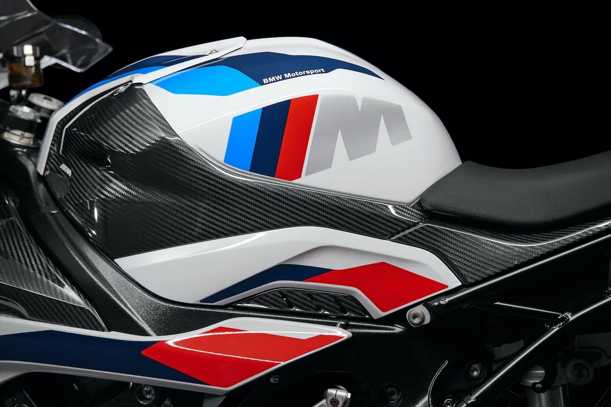 Nuova BMW M1000RR: 212 cavalli, 196 kg e aerodinamica da GP (14)