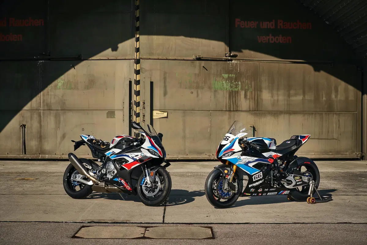 Nuova BMW M1000RR: 212 cavalli, 196 kg e aerodinamica da GP (16)