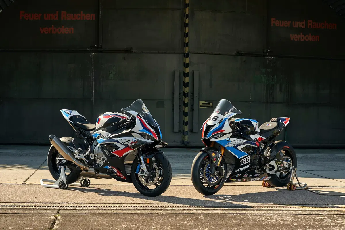 Nuova BMW M1000RR: 212 cavalli, 196 kg e aerodinamica da GP (17)