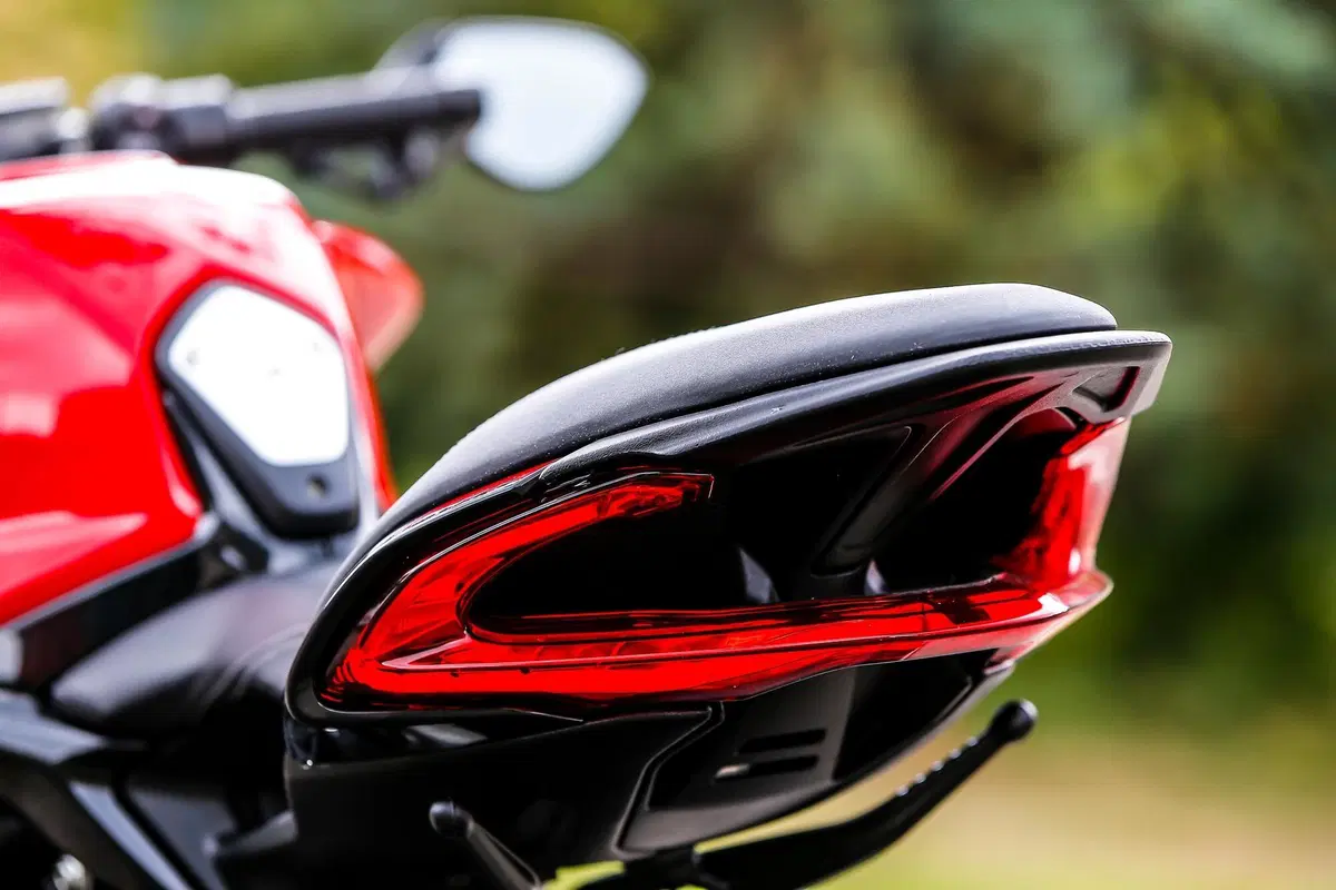 MV Agusta Dragster e Brutale si vestono di Rosso (2)