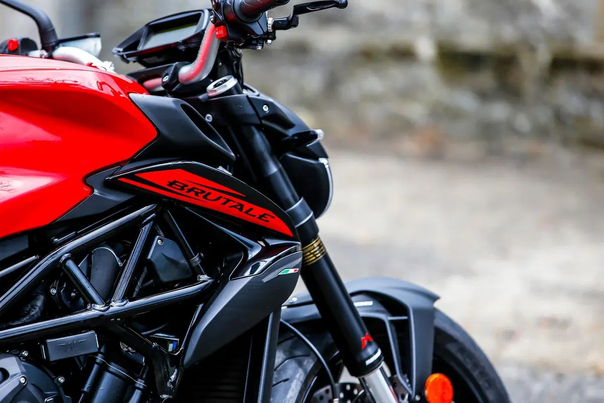 MV Agusta Dragster e Brutale si vestono di Rosso (6)