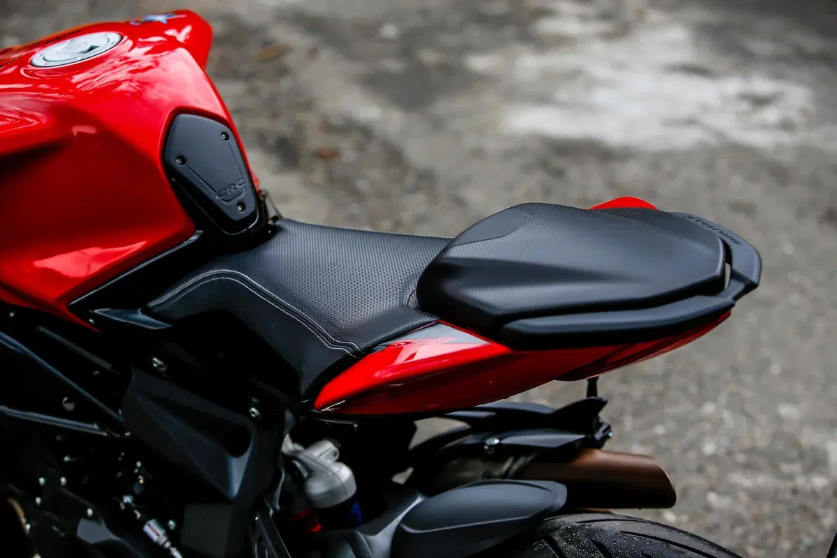 MV Agusta Dragster e Brutale si vestono di Rosso (7)