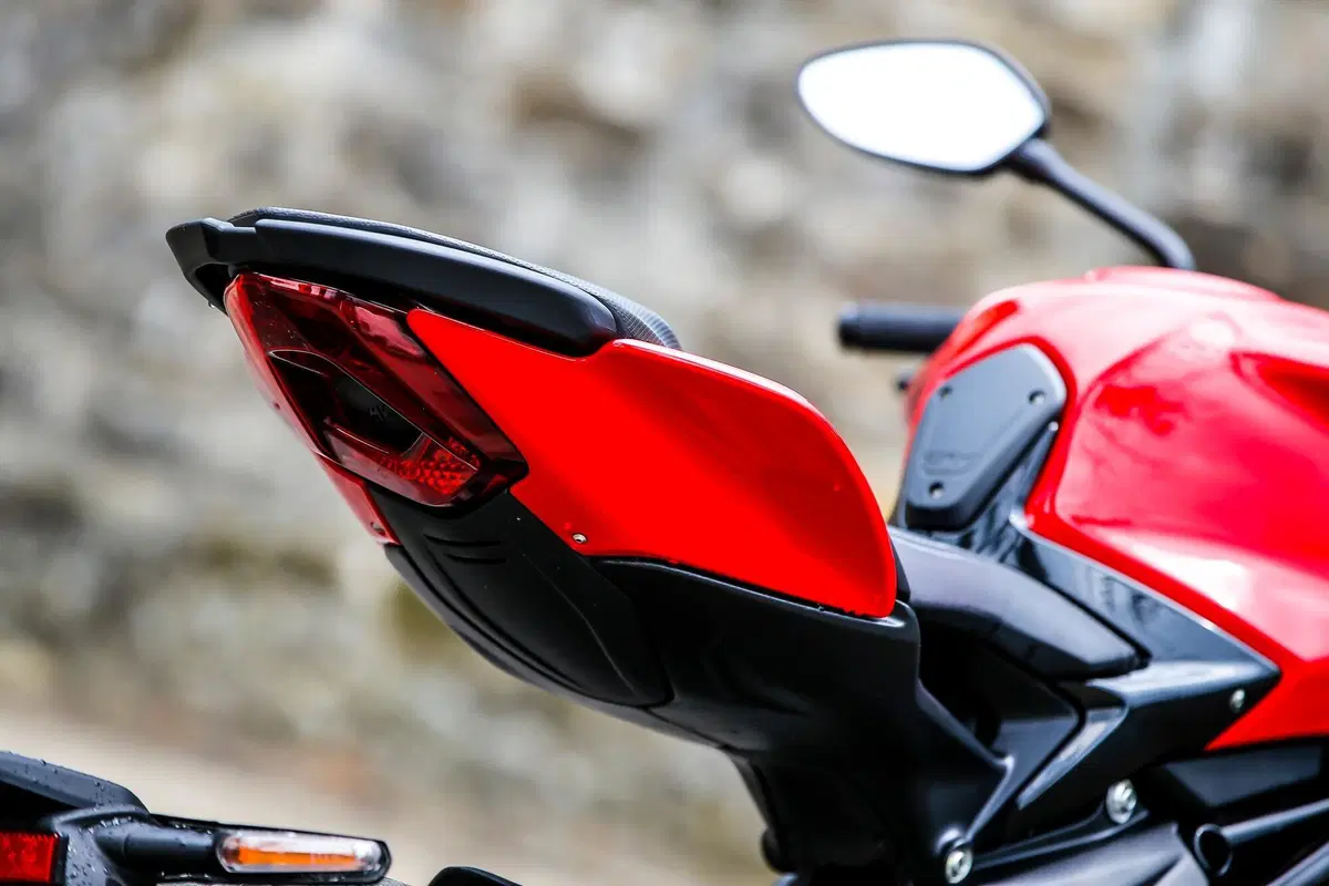 MV Agusta Dragster e Brutale si vestono di Rosso (4)