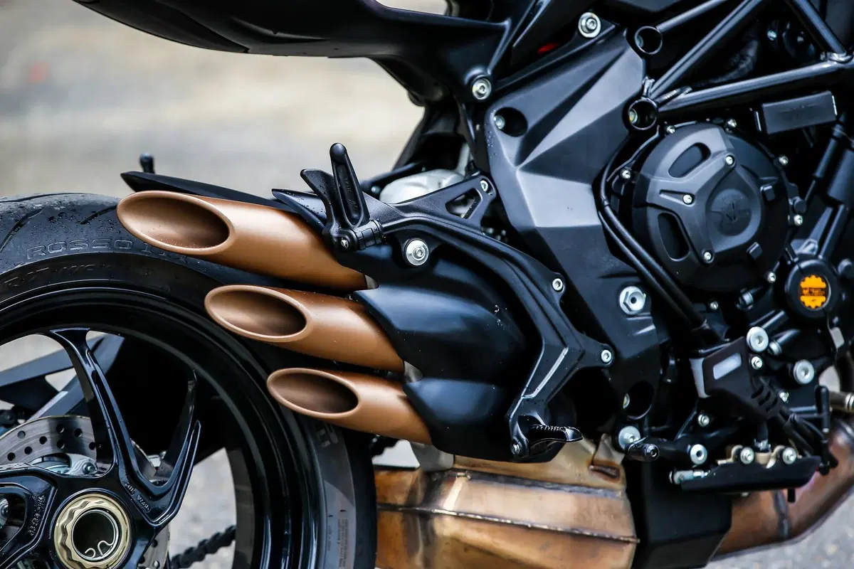 MV Agusta Dragster e Brutale si vestono di Rosso (8)