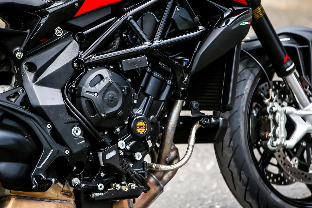 MV Agusta Dragster e Brutale si vestono di Rosso