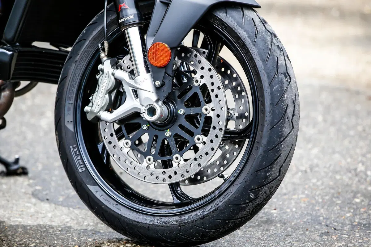 MV Agusta Dragster e Brutale si vestono di Rosso (5)