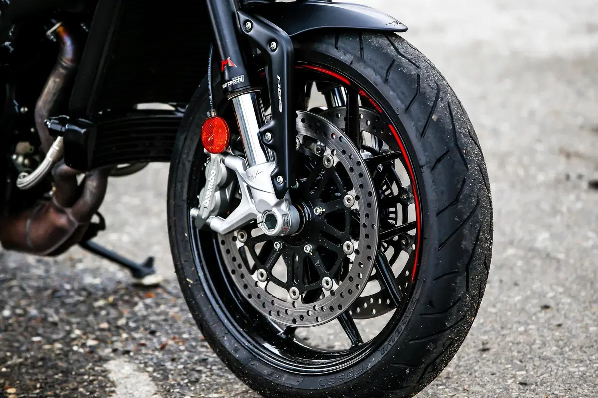 MV Agusta Dragster e Brutale si vestono di Rosso (12)