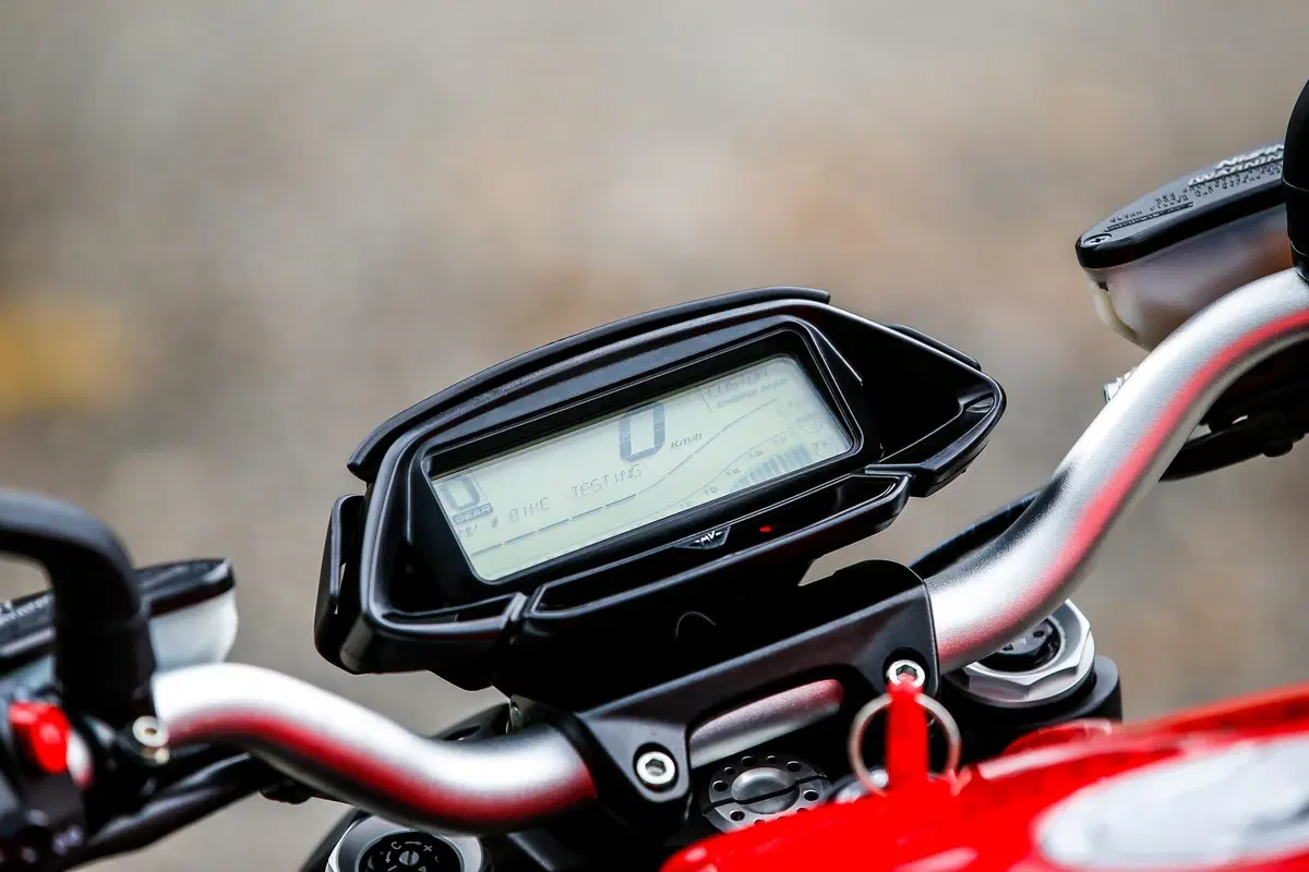 MV Agusta Dragster e Brutale si vestono di Rosso (10)