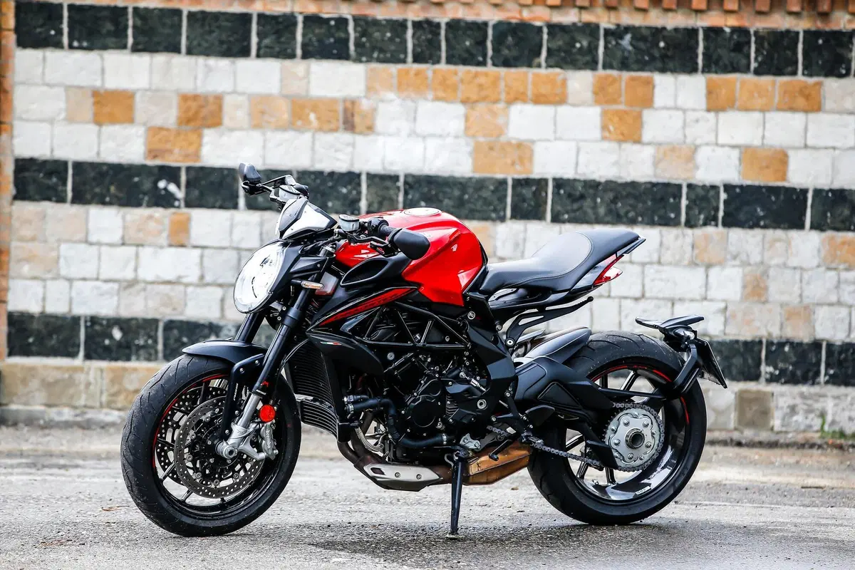 MV Agusta Dragster e Brutale si vestono di Rosso (11)