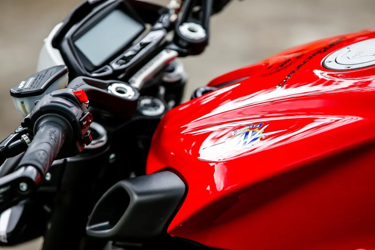 MV Agusta Dragster e Brutale si vestono di Rosso (15)