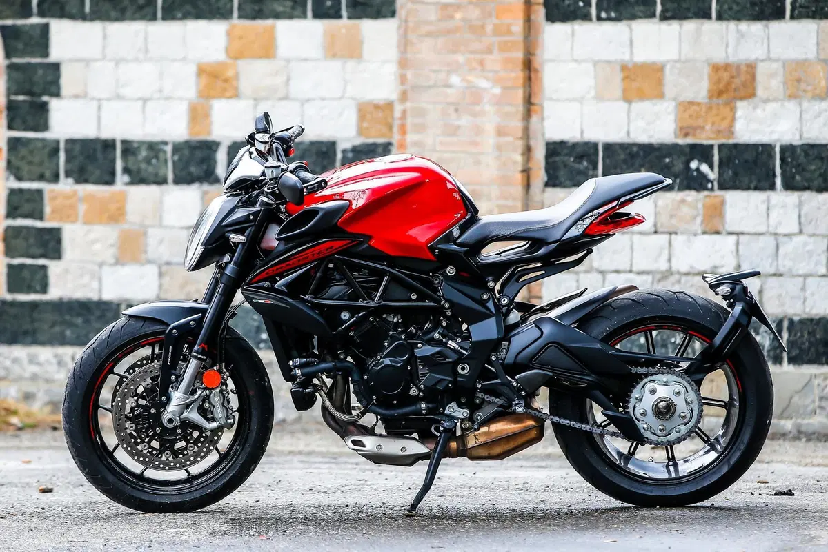 MV Agusta Dragster e Brutale si vestono di Rosso (16)