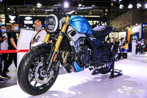 VOGE 500AC. Naked neo-sport (4)