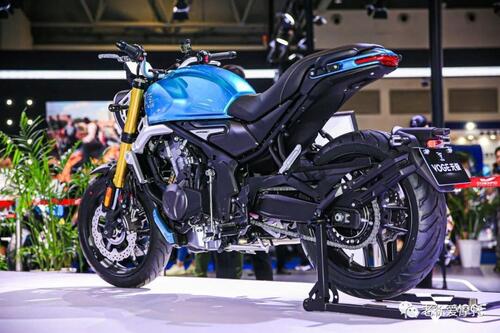 VOGE 500AC. Naked neo-sport (5)