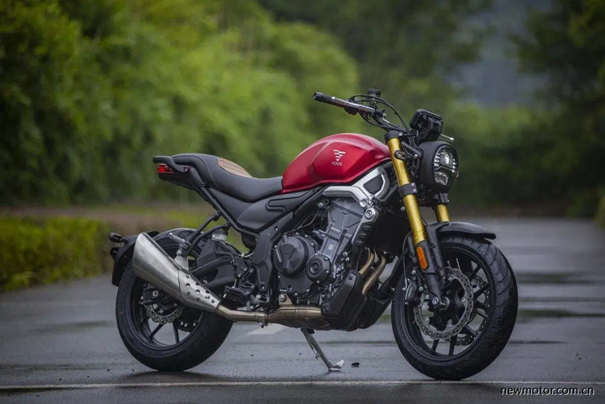 VOGE 500AC. Naked neo-sport (2)