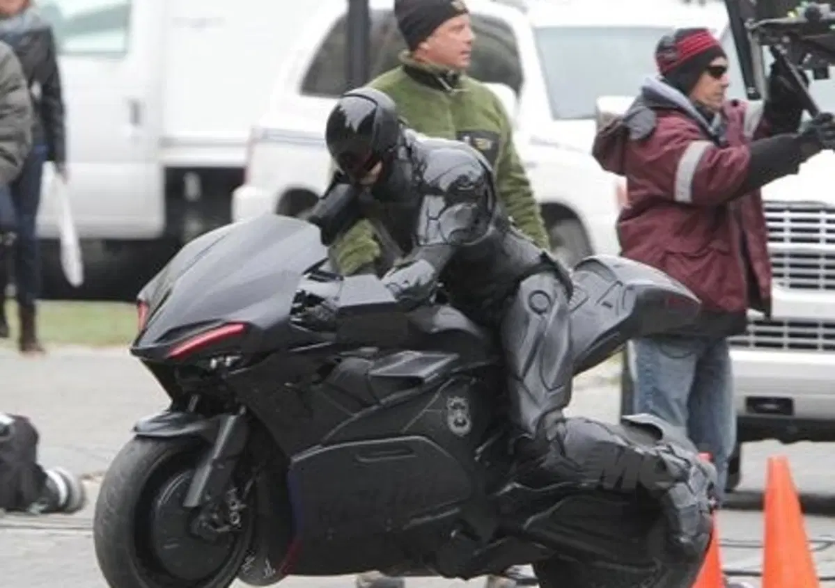 Ehi, Robocop! Bella moto, cos'&egrave;?