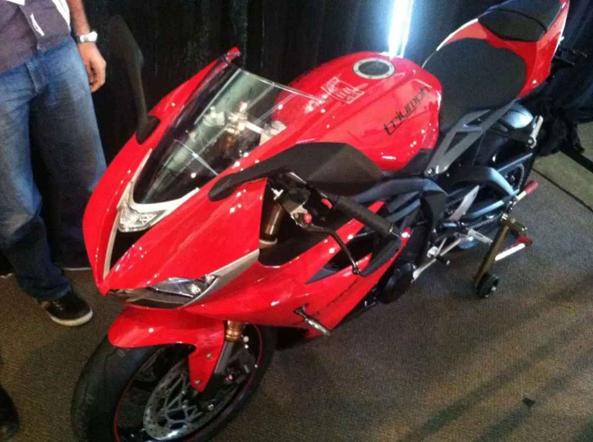 Nuova Triumph Daytona 675 2013: le prime foto