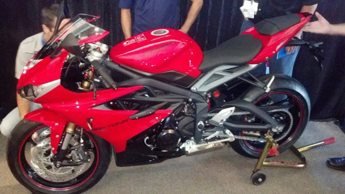 Nuova Triumph Daytona 675 2013: le prime foto (2)