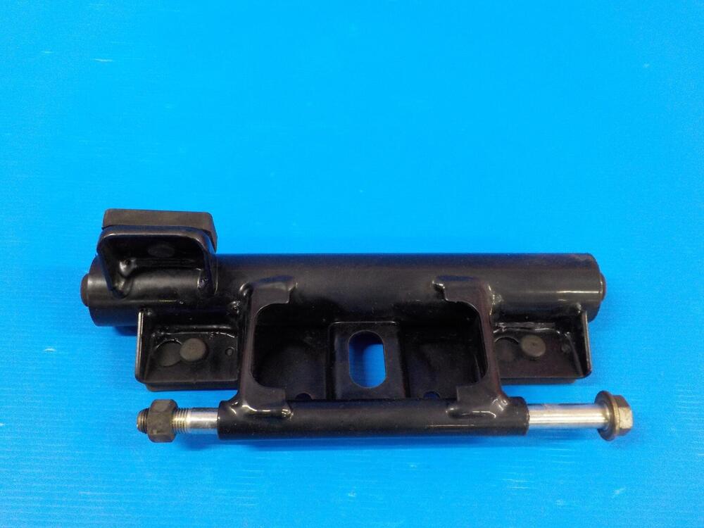 supporto motore SUZUKI BURGMAN 150 2002 2003 2004 