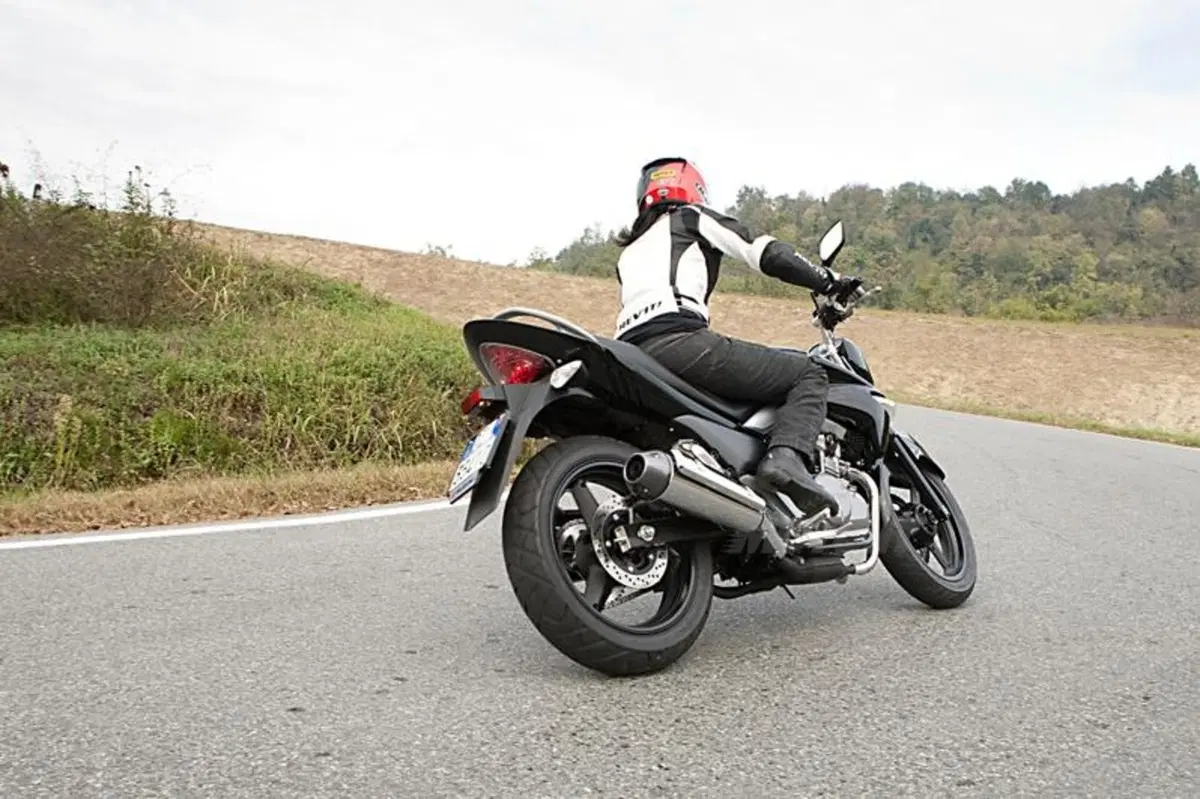 Suzuki Inazuma 250  (2)