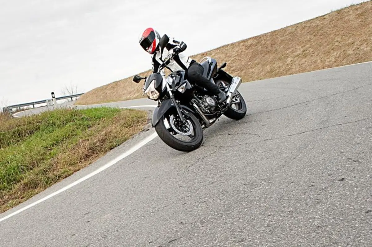 Suzuki Inazuma 250  (3)