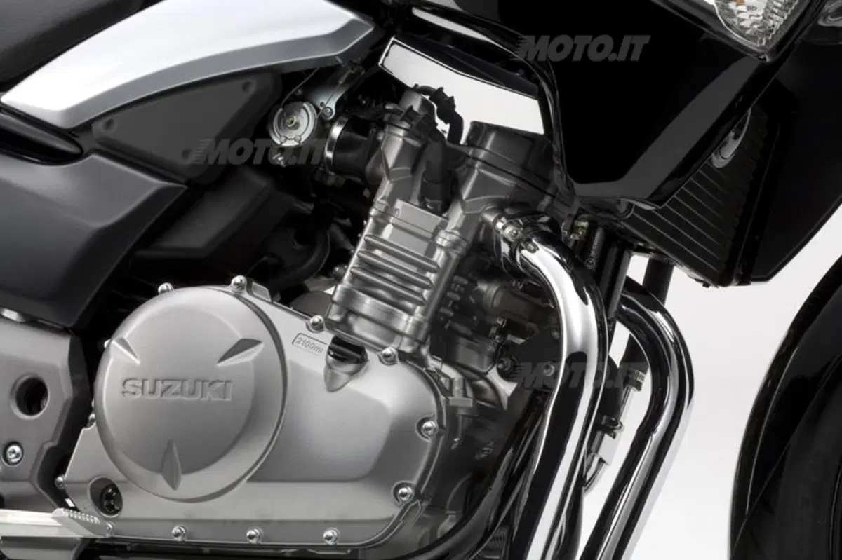 Suzuki Inazuma 250  (25)