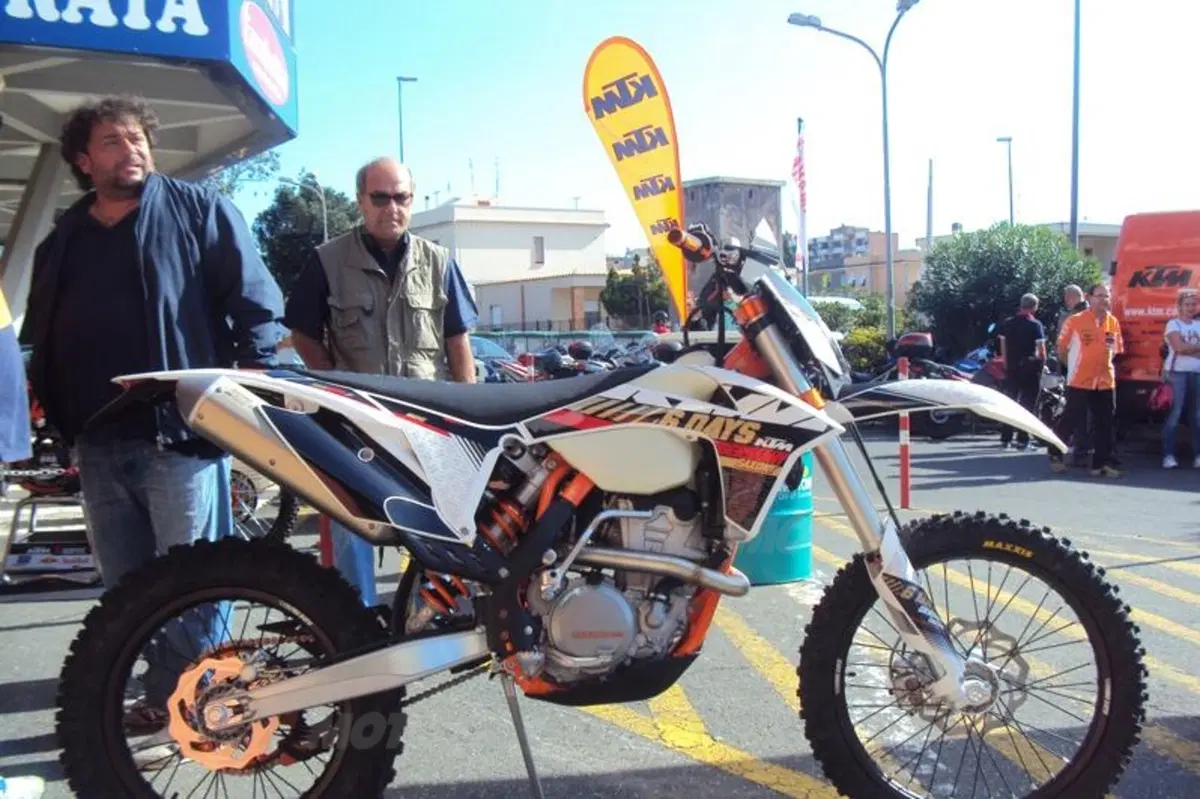 Tony Cairoli inaugura la nuova concessionaria KTM a Civitavecchia 