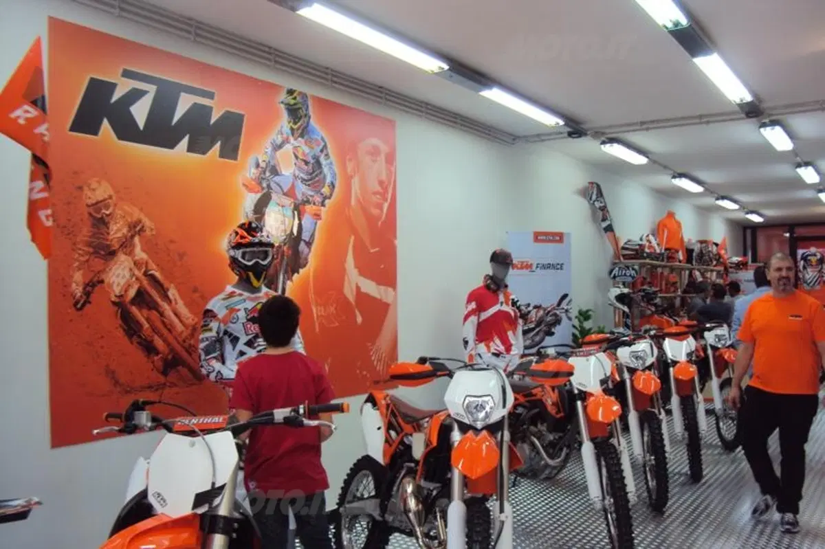 Tony Cairoli inaugura la nuova concessionaria KTM a Civitavecchia  (8)