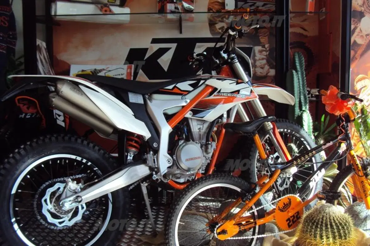 Tony Cairoli inaugura la nuova concessionaria KTM a Civitavecchia  (11)