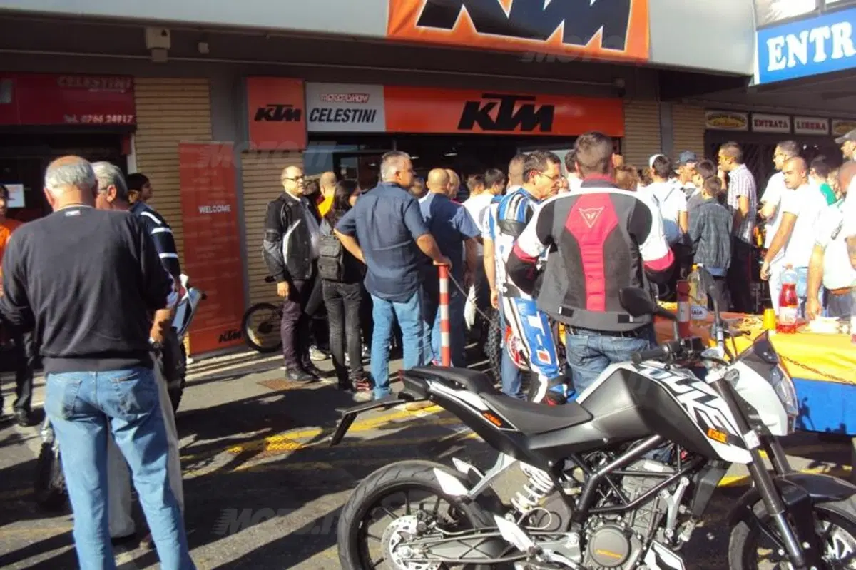 Tony Cairoli inaugura la nuova concessionaria KTM a Civitavecchia  (12)