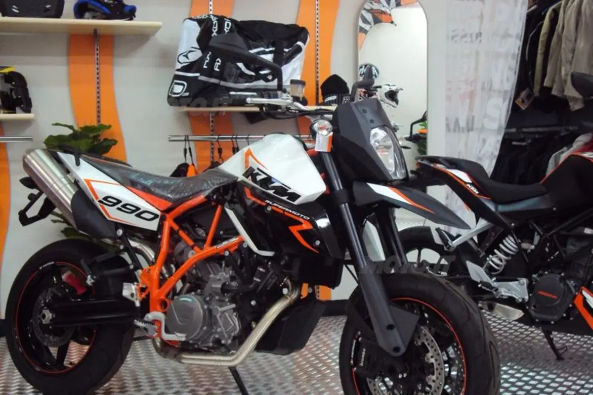 Tony Cairoli inaugura la nuova concessionaria KTM a Civitavecchia  (20)