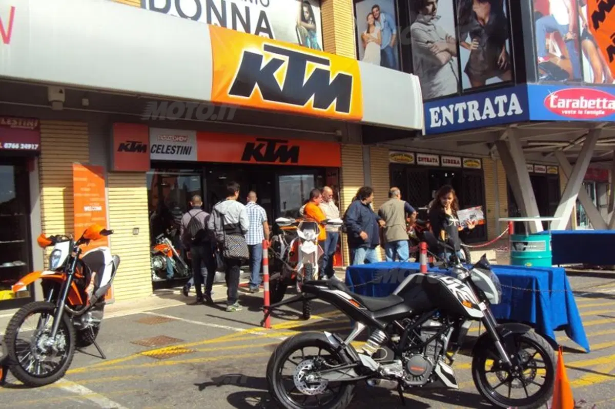 Tony Cairoli inaugura la nuova concessionaria KTM a Civitavecchia  (22)