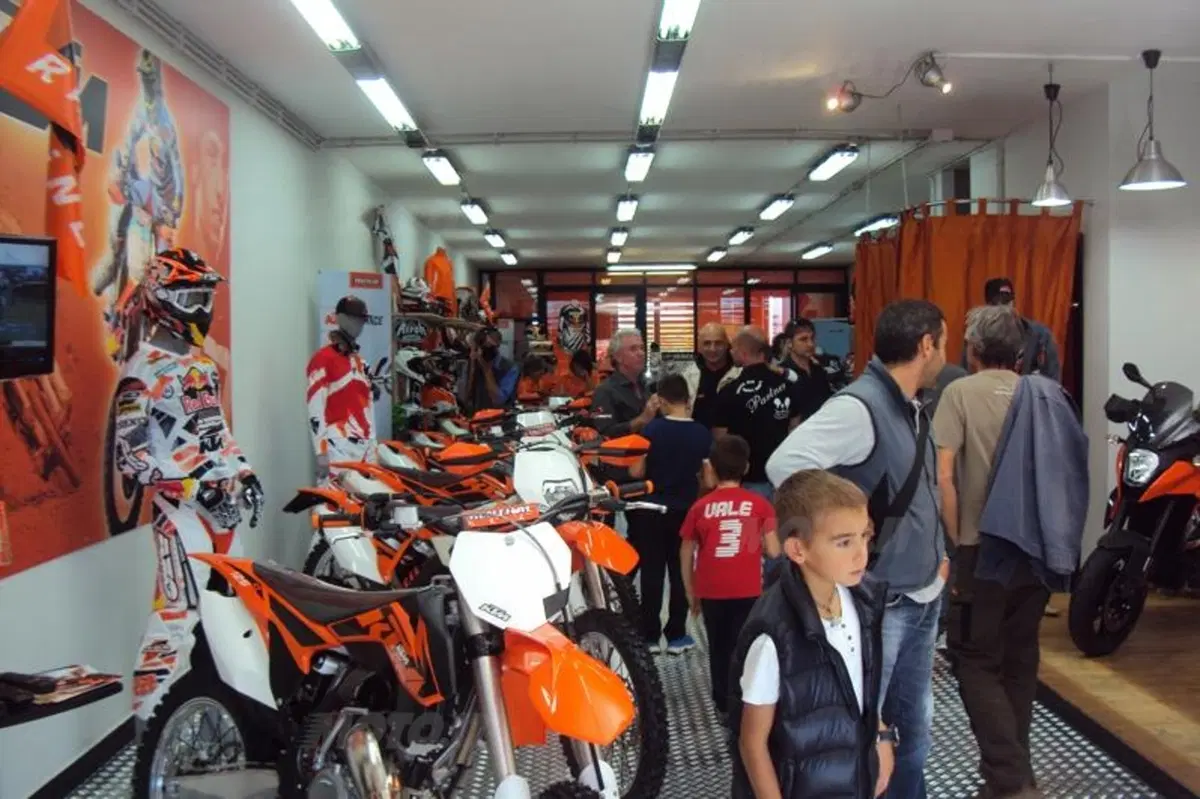 Tony Cairoli inaugura la nuova concessionaria KTM a Civitavecchia  (24)