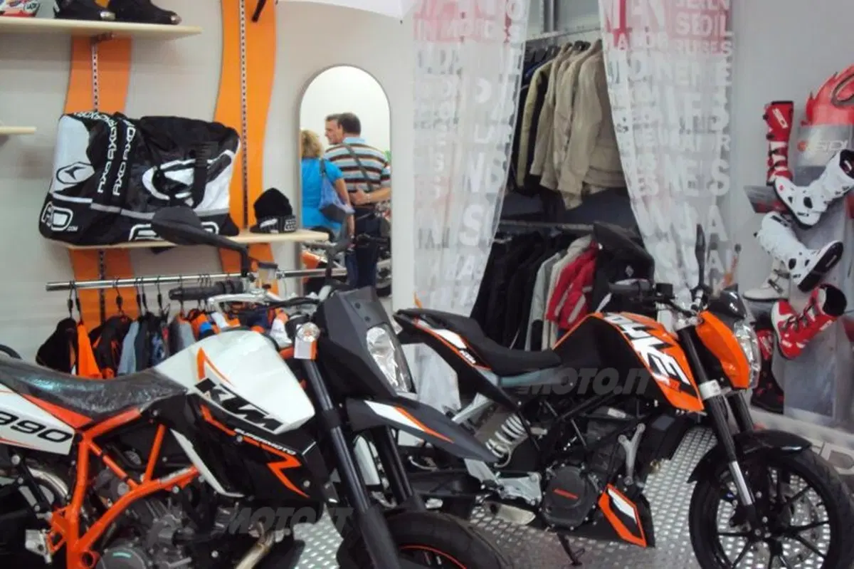 Tony Cairoli inaugura la nuova concessionaria KTM a Civitavecchia  (26)
