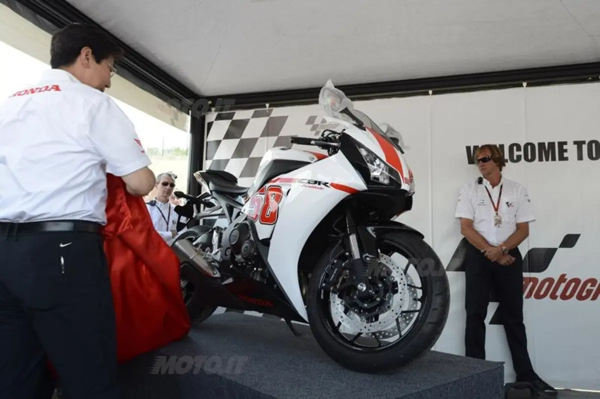 All'EICMA la cerimonia di consegna della CBR “Supersic” 