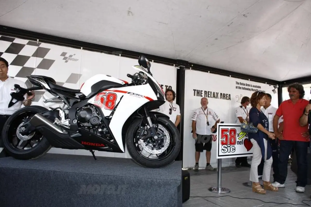 All'EICMA la cerimonia di consegna della CBR “Supersic”  (2)
