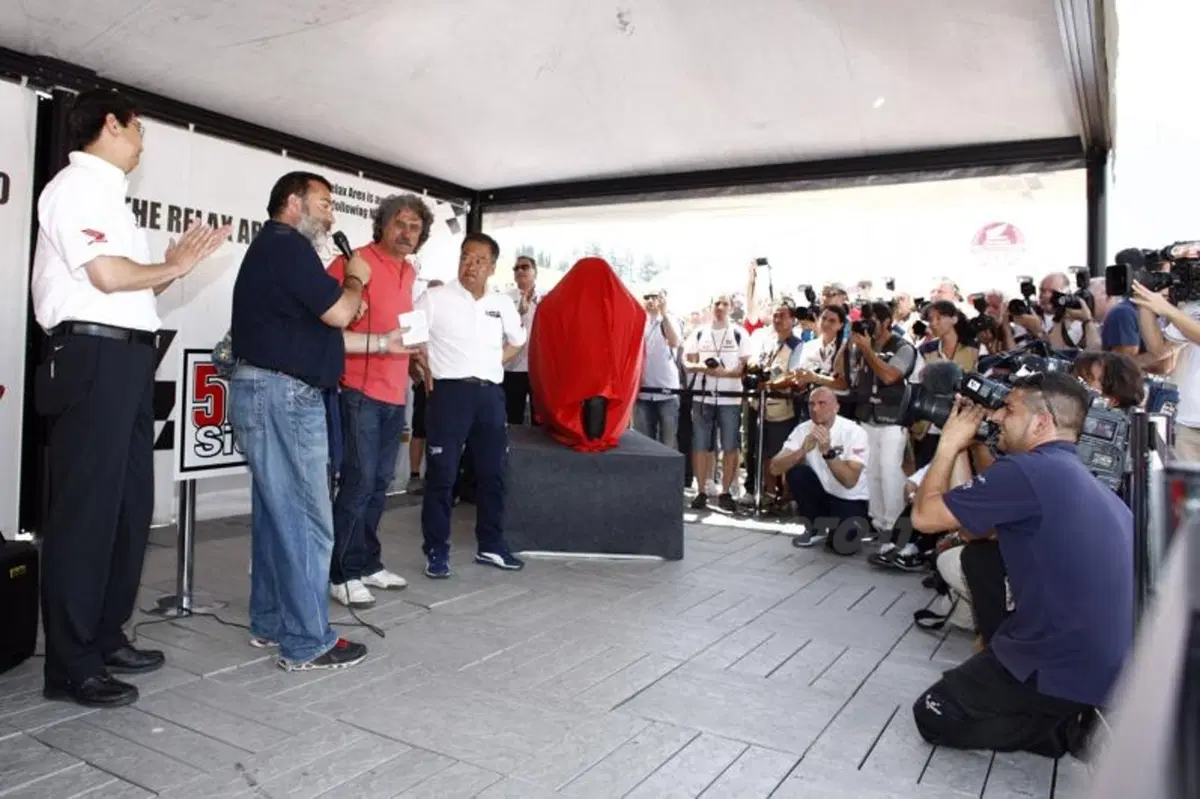 All'EICMA la cerimonia di consegna della CBR “Supersic”  (3)