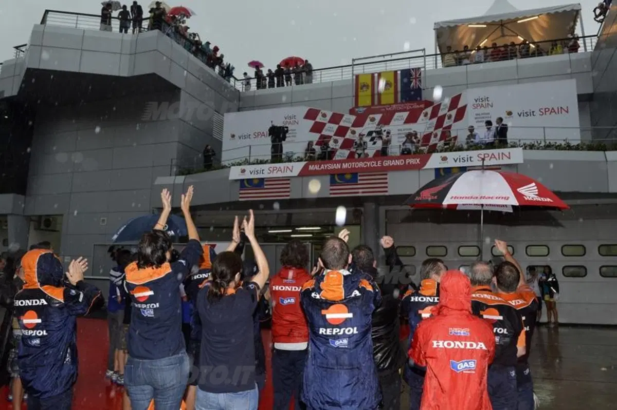 Le foto più spettacolari del GP di Sepang (33)