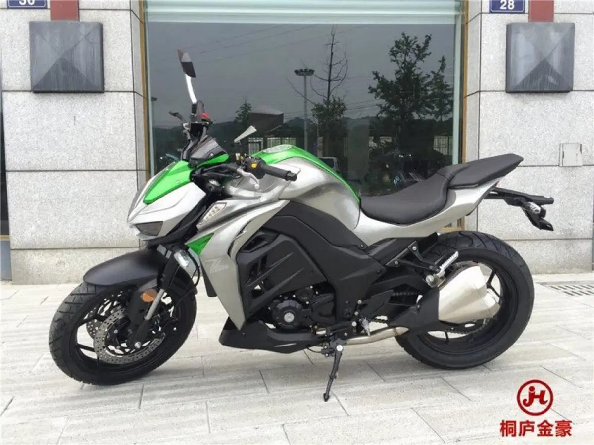 Ehi, una Kawasaki Z1000... ah, no, è una Yamax Z400! (2)