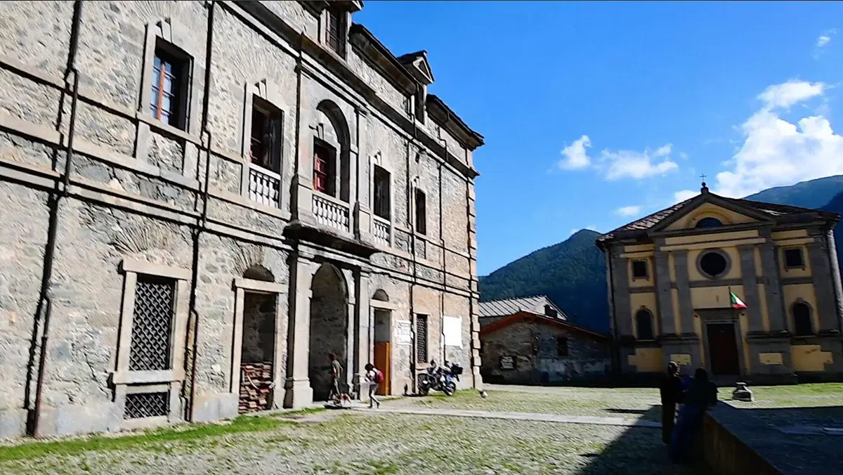 Viaggi e giri in moto, l'itinerario della settimana: dal Colle delle Finestre ai Monti della Luna (35)