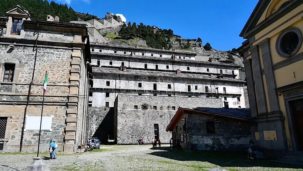Viaggi e giri in moto, l'itinerario della settimana: dal Colle delle Finestre ai Monti della Luna (40)