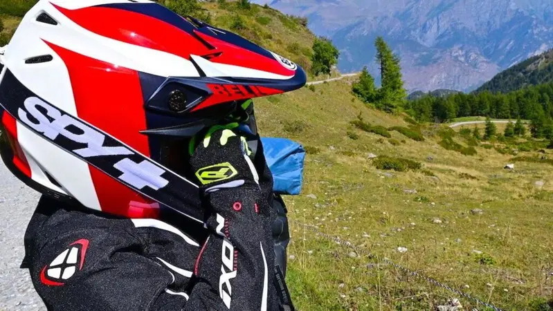 Viaggi e giri in moto, l'itinerario della settimana: dal Colle delle Finestre ai Monti della Luna